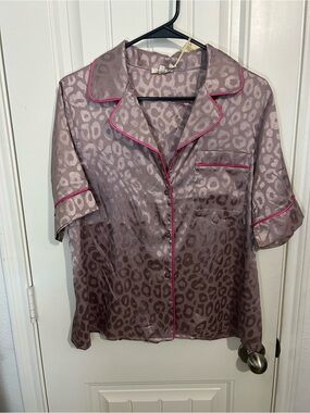 Boutique Silky Animal-Print Short Sleeve Pajama Top - Mauve with Pink Trim